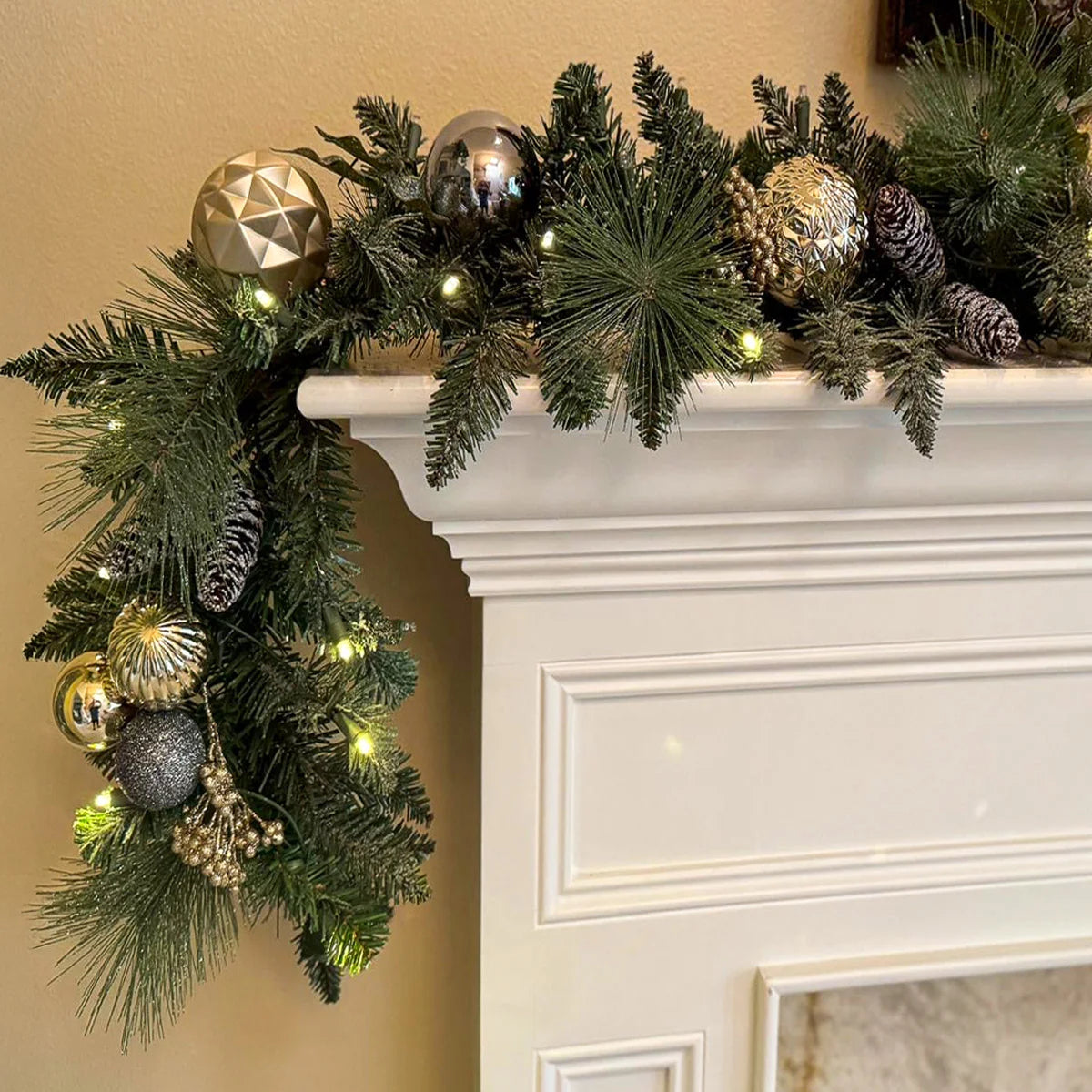 Twinkle Artificial Decorated Garland, 9' Pre-lit LED