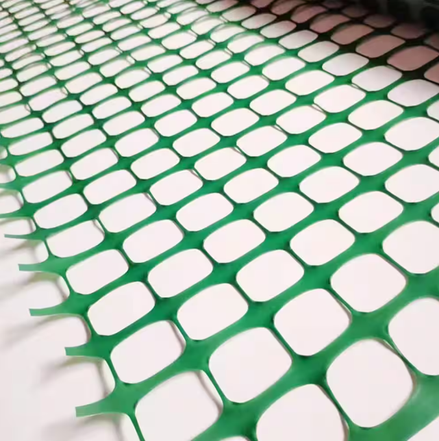 4 x 100 ft. Plastic Mesh Safety Fence Garden Netting Roll