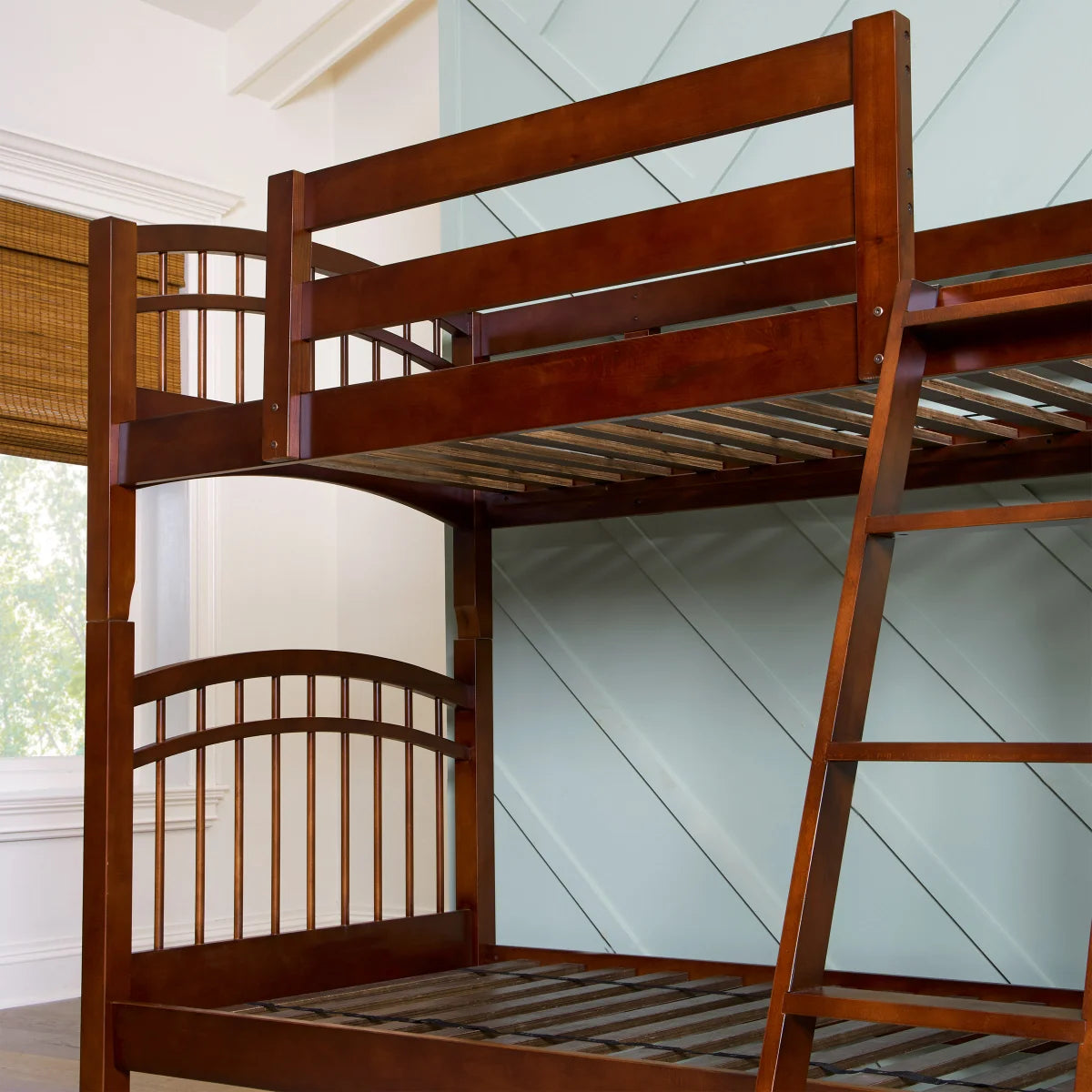 Collection in Dark Brown - McKenzie Bedroom