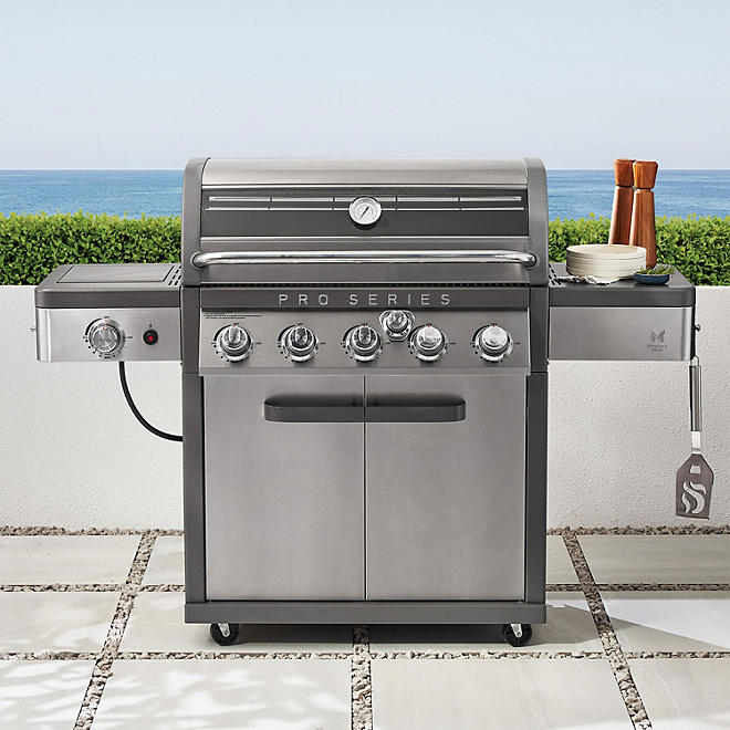 5-Burner Gas Grill with Thermostatic Control - Pro Series