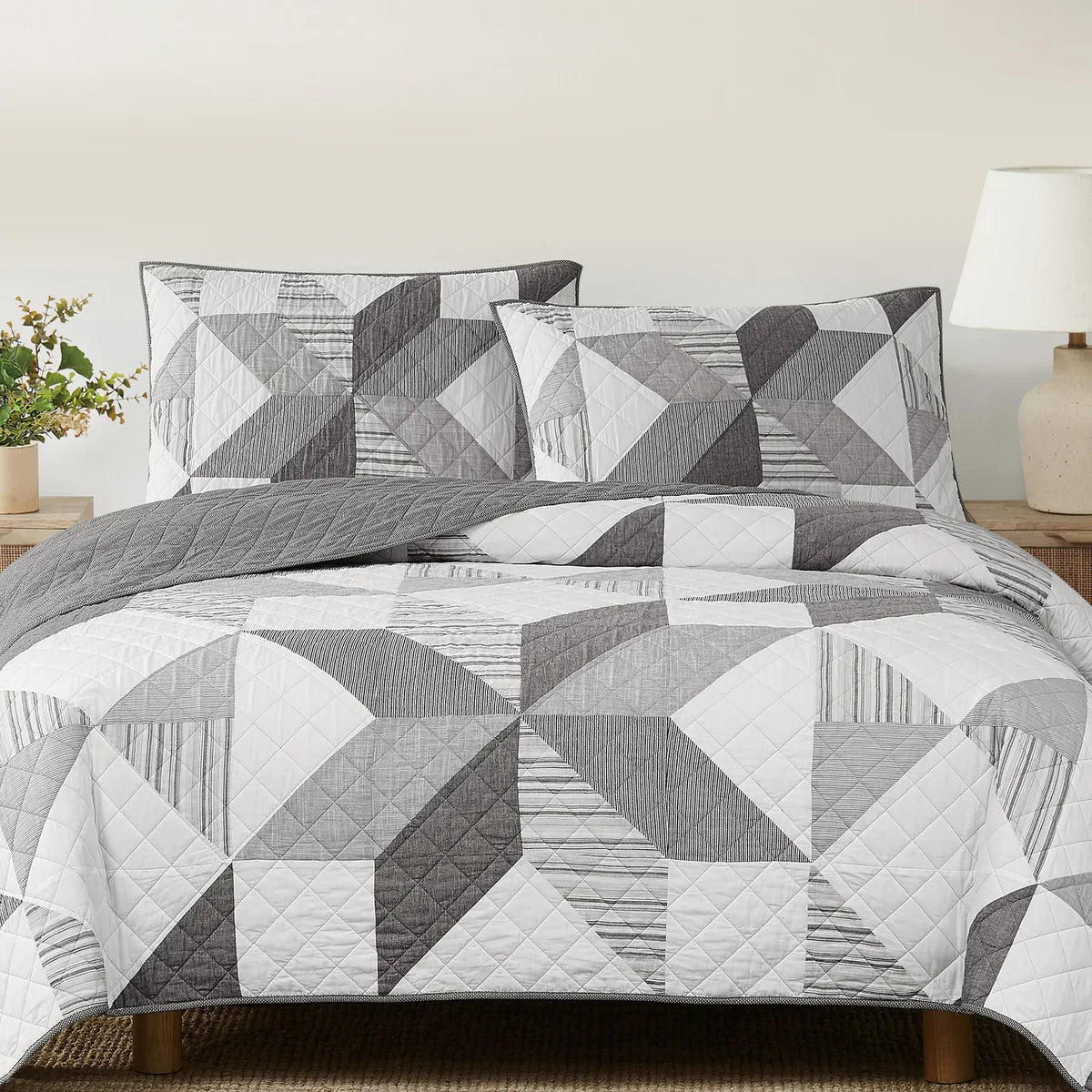 Origami Pieced Modern Patchwork 3-piece Quilt Set - Thumbnail 3