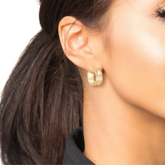 14kt Yellow Gold Diamond Cut Design Hoop Earring