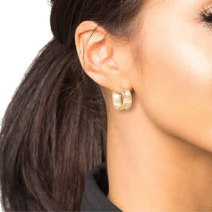 14kt Yellow Gold Diamond Cut Design Hoop Earring