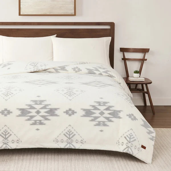Pendleton Faux Fur Luxe Blanket