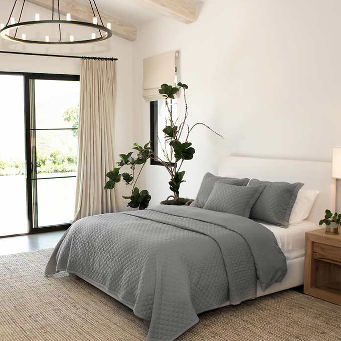 Jennifer Adams Home Solana Blanket