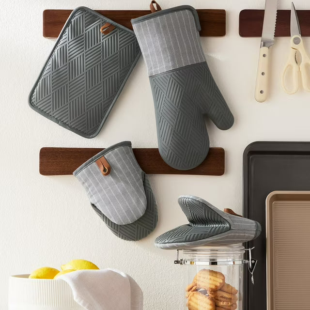 4 -Pack Yarn Dyed Silicone Oven Mitt, Pot Holder, Mini Mitt Set