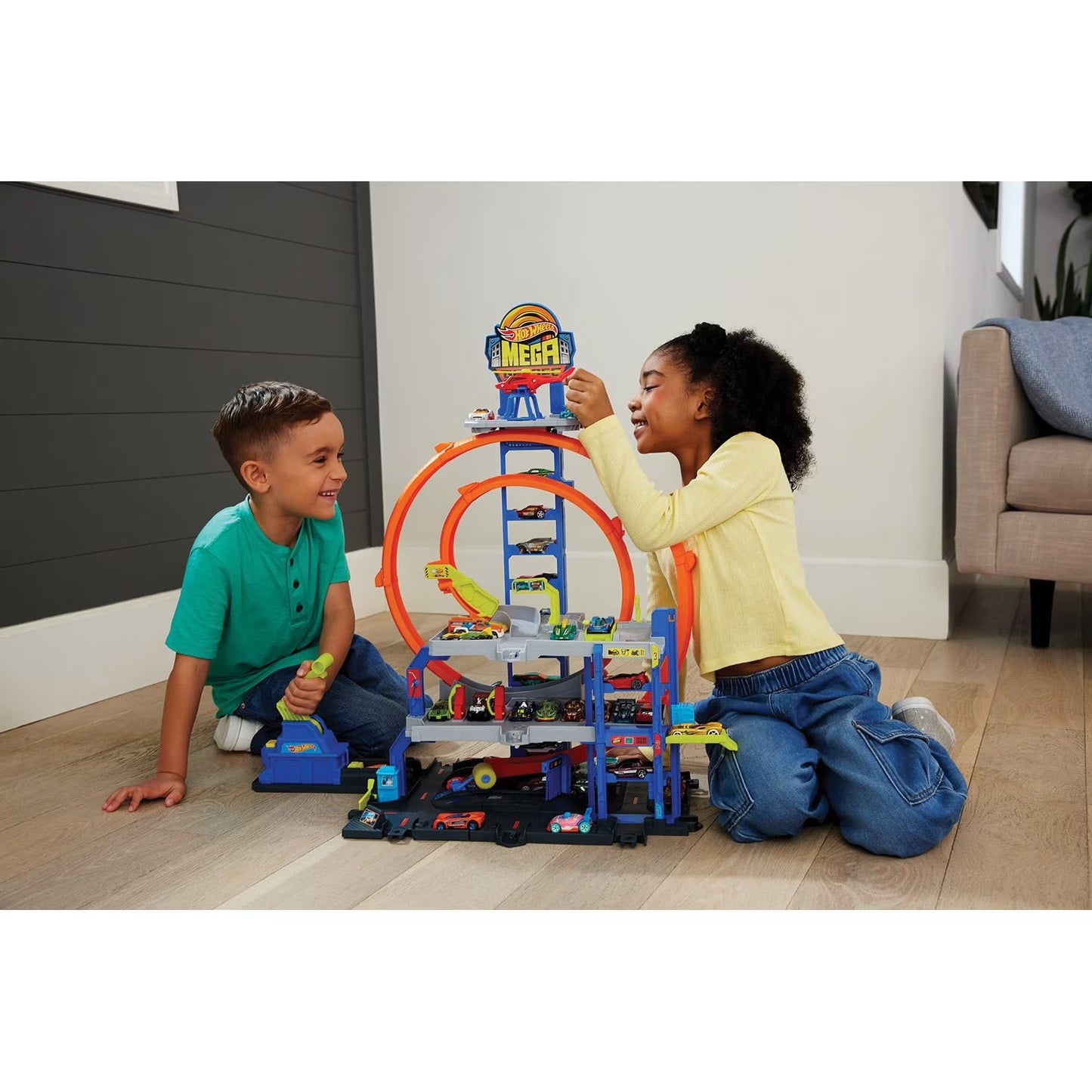 Hot Wheels Mega Loop Garage Playset with 1 Die-Cast Toy Car & 1 Toy Helicopter