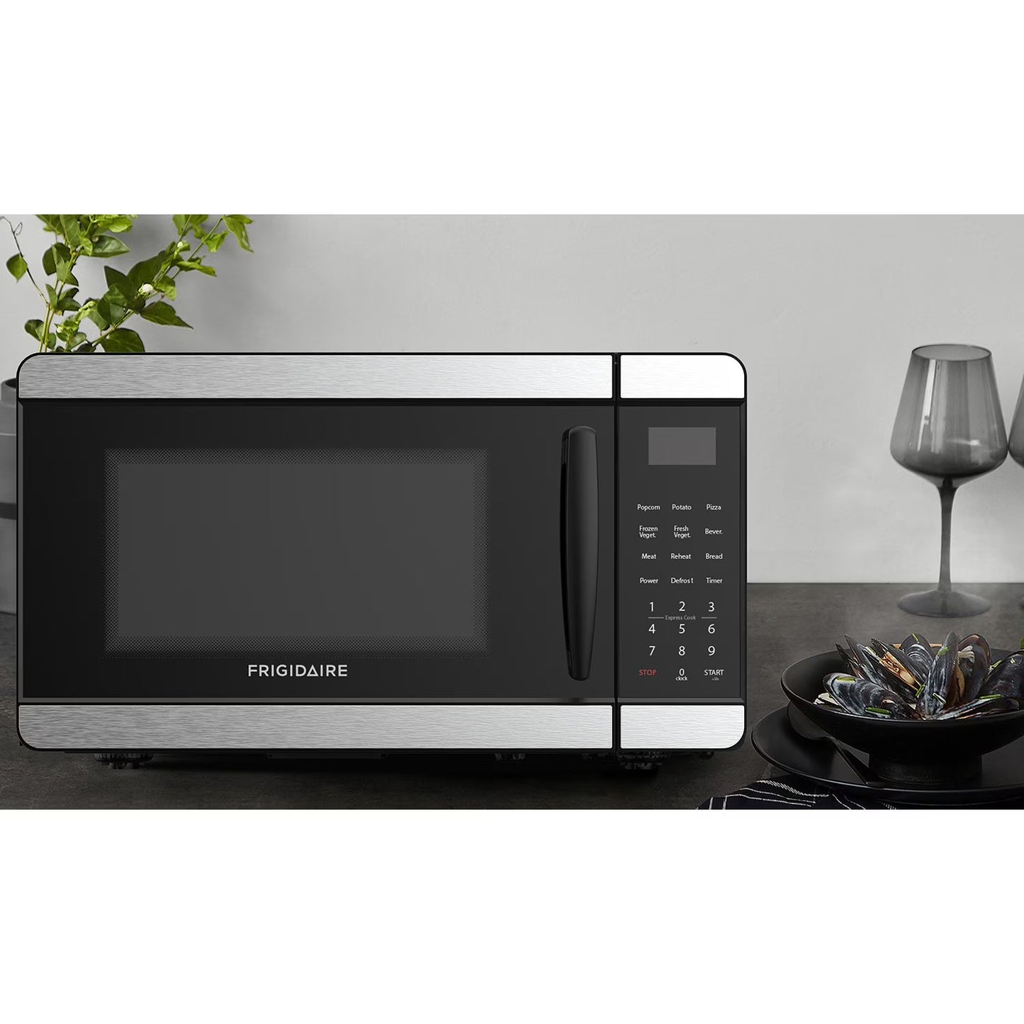 0.7 Cu. Ft. Countertop Microwave Oven