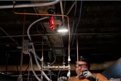 550 Lumens LED REDLITHIUM USB Stick Light with Magnet